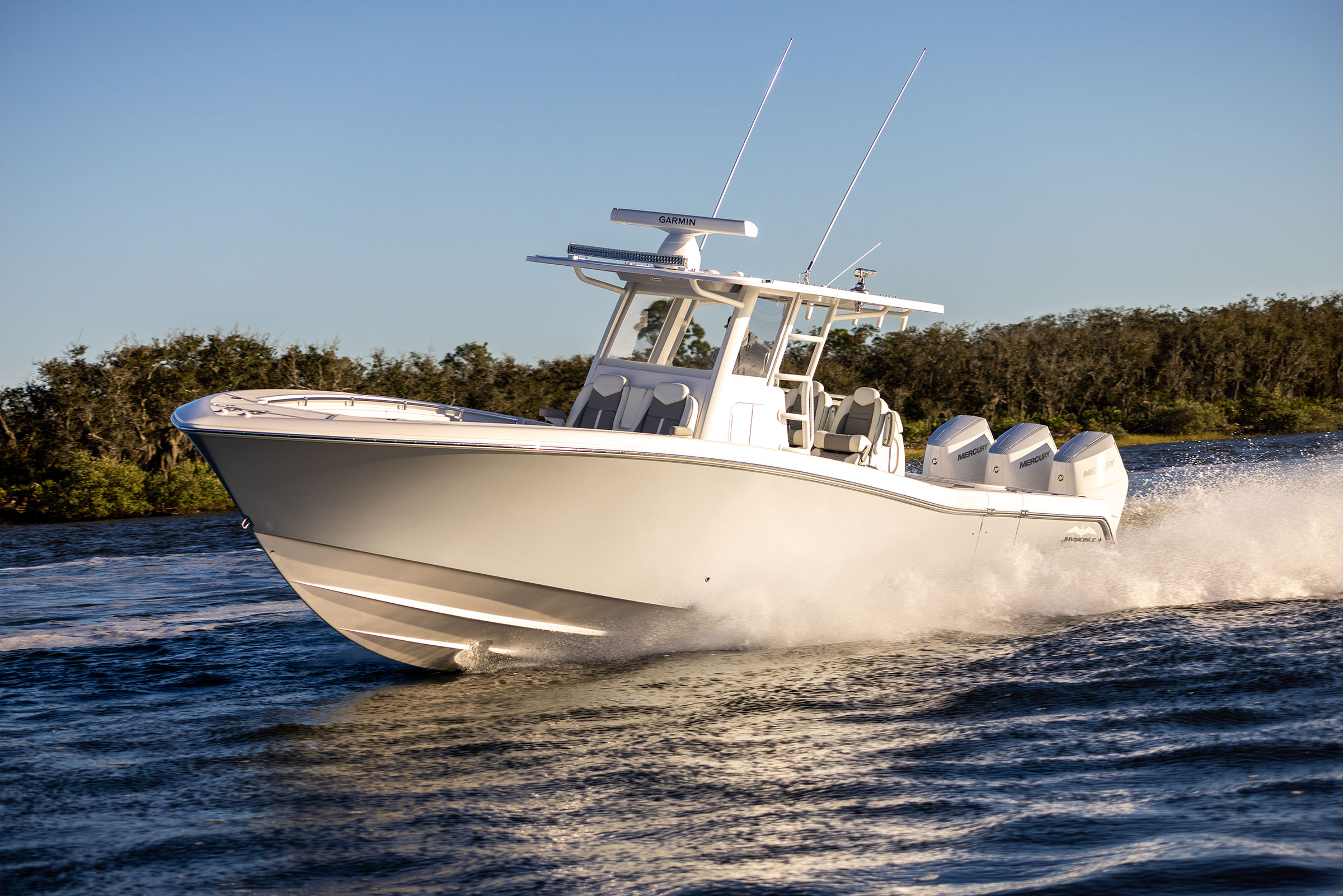 Invincible 39 Monohull Center Console Boat