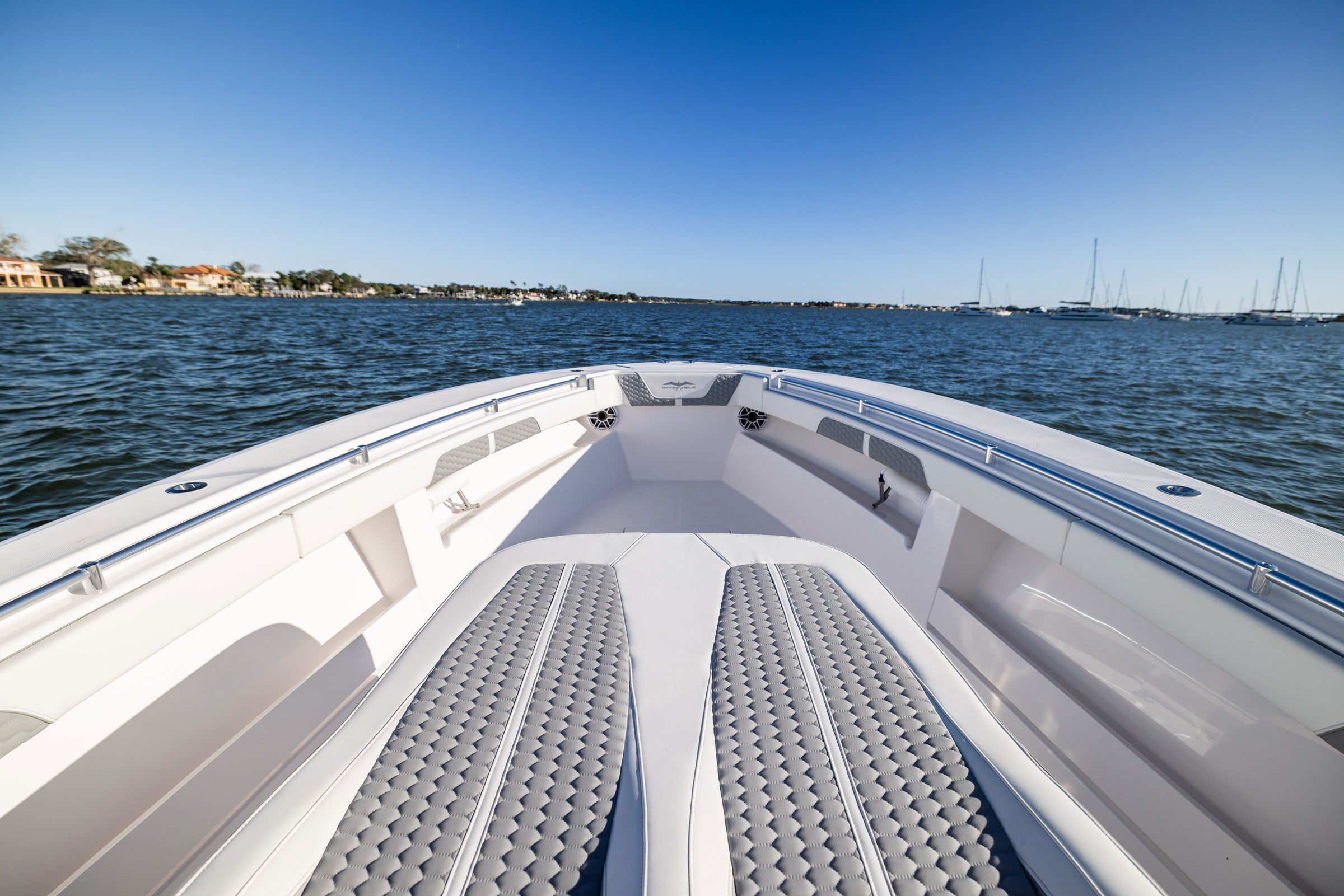 Invincible 39 Monohull Center Console Boat