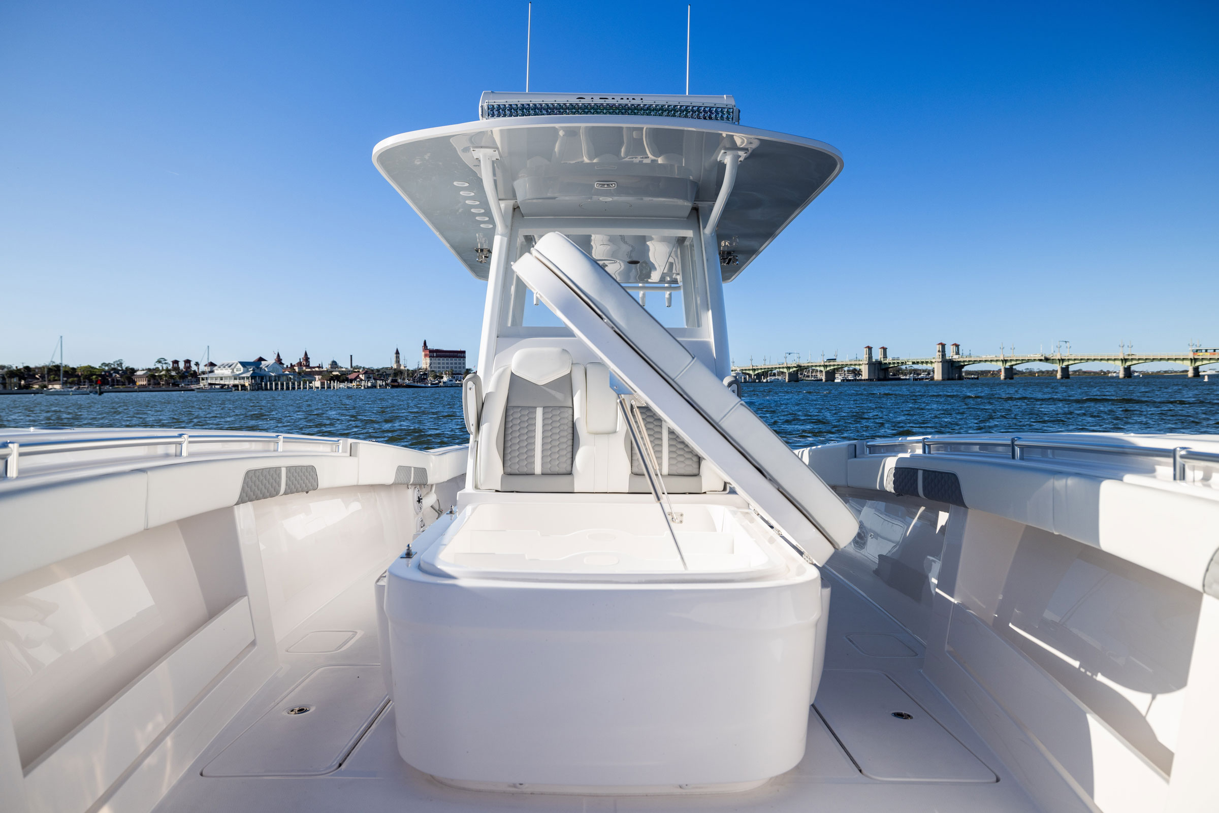 Invincible 39 Monohull Center Console Boat