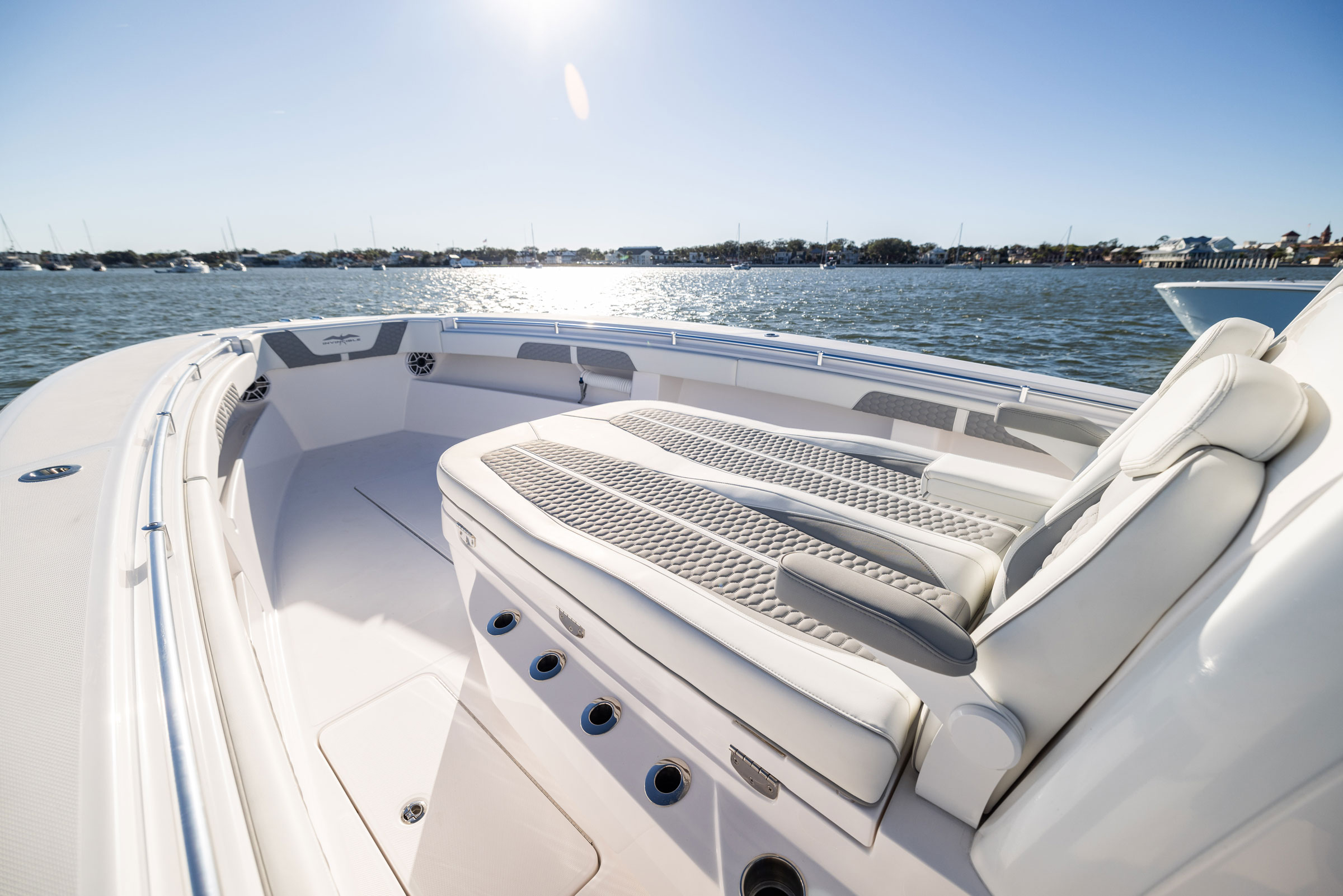 Invincible 39 Monohull Center Console Boat