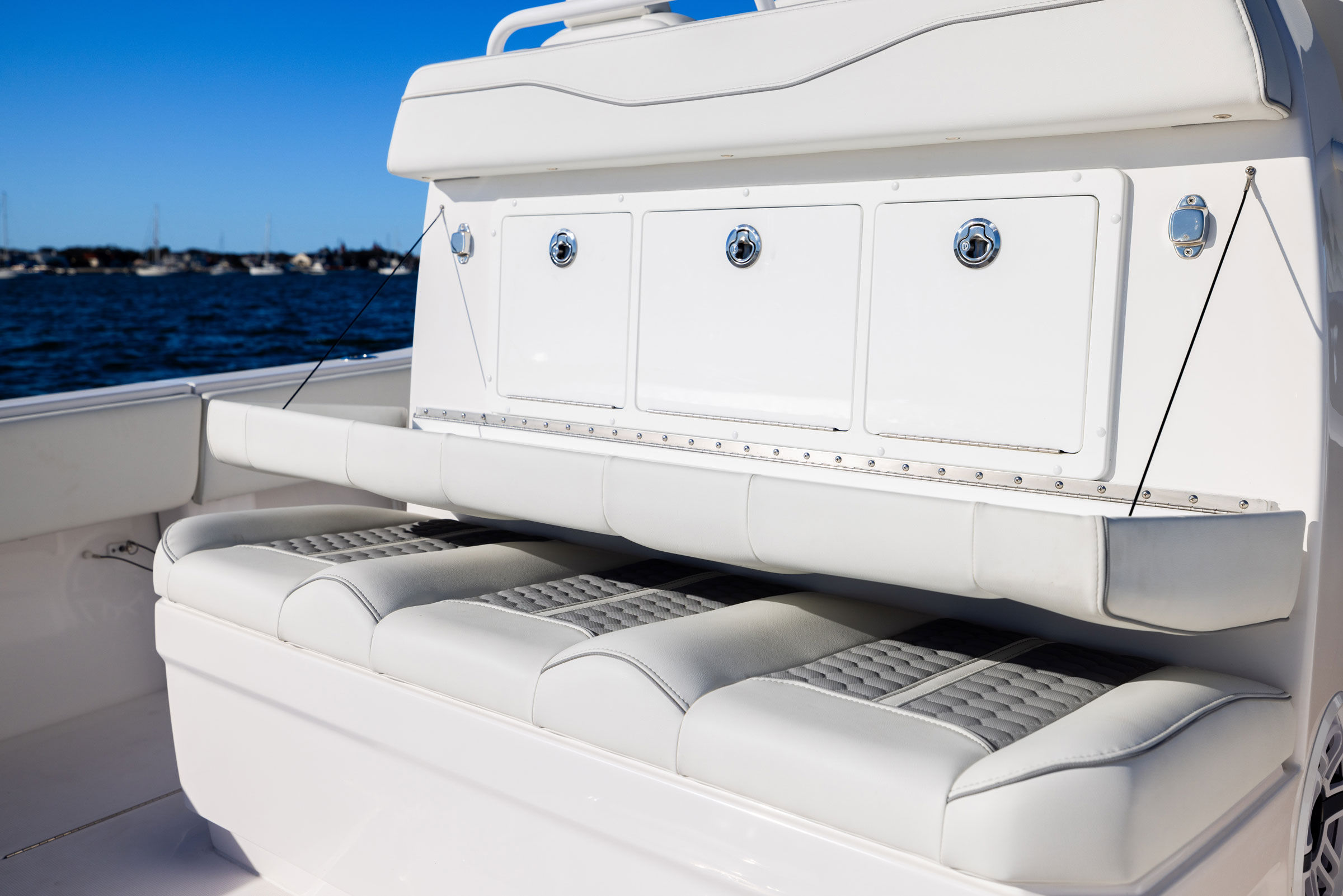 Invincible 39 Monohull Center Console Boat