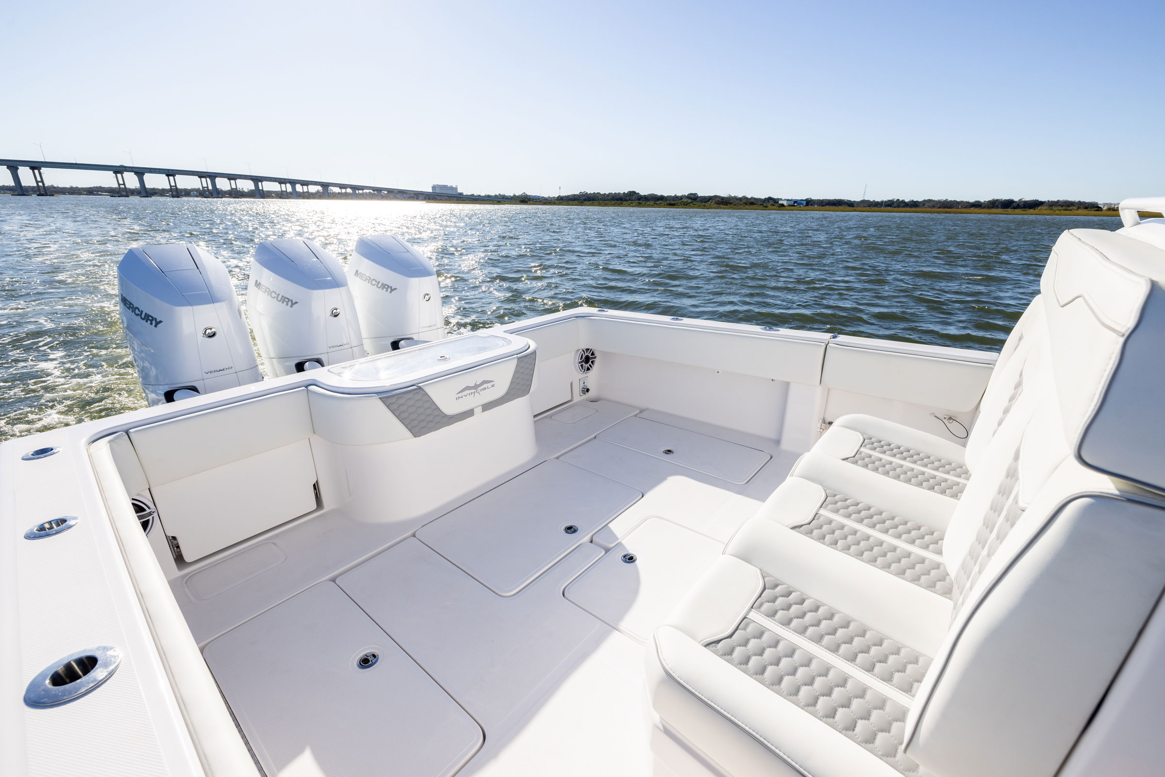 Invincible 39 Monohull Center Console Boat
