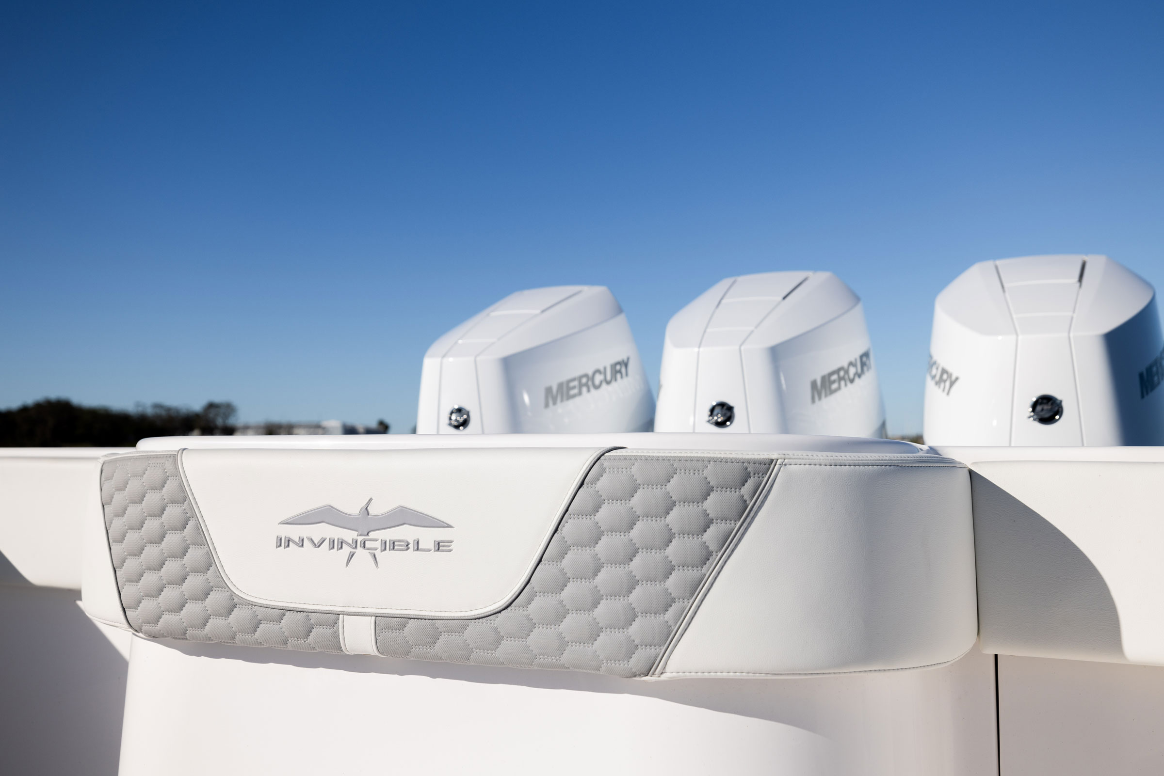 Invincible 39 Monohull Center Console Boat