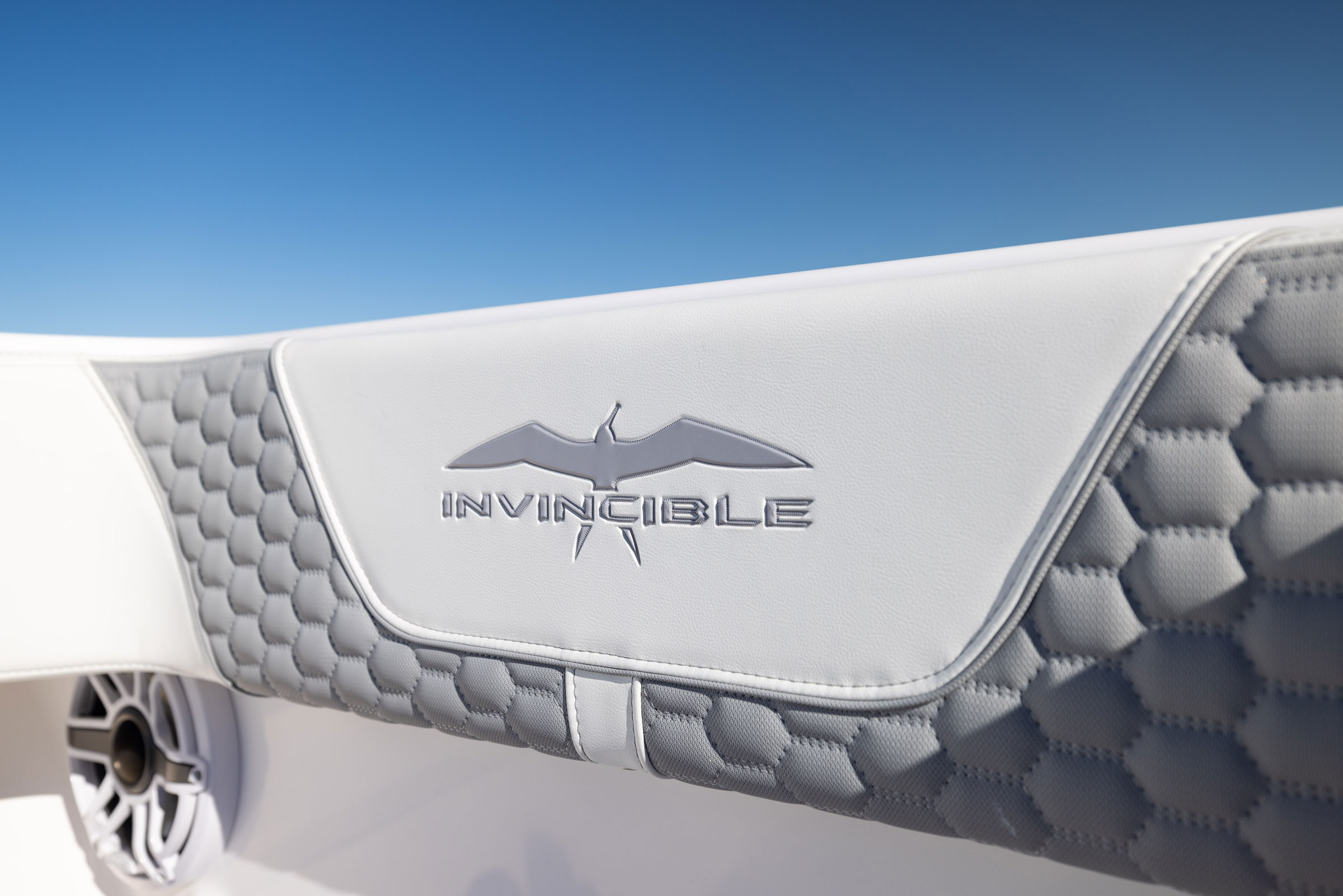 Invincible 39 Monohull Center Console Boat