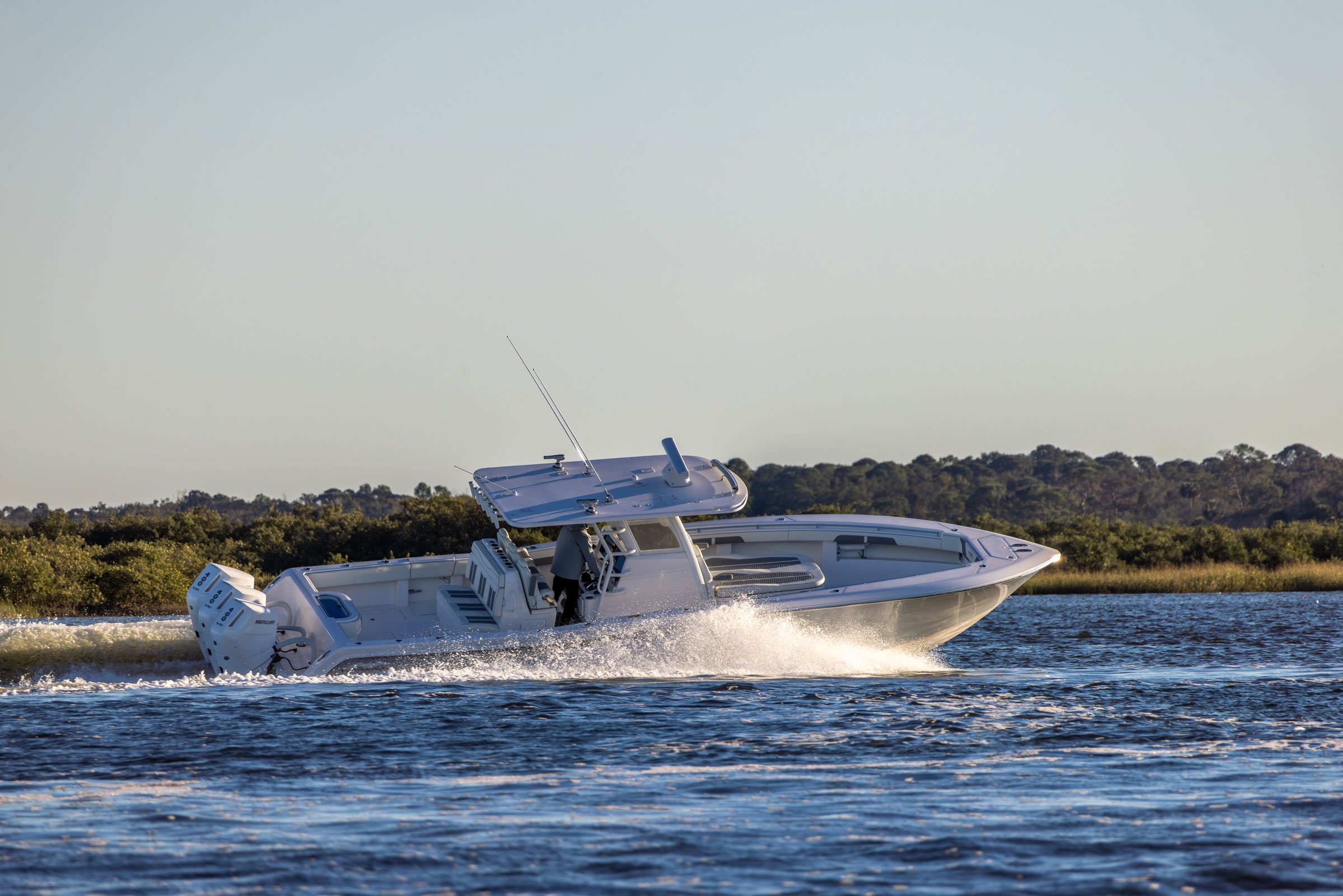 Invincible 39 Monohull Center Console Boat