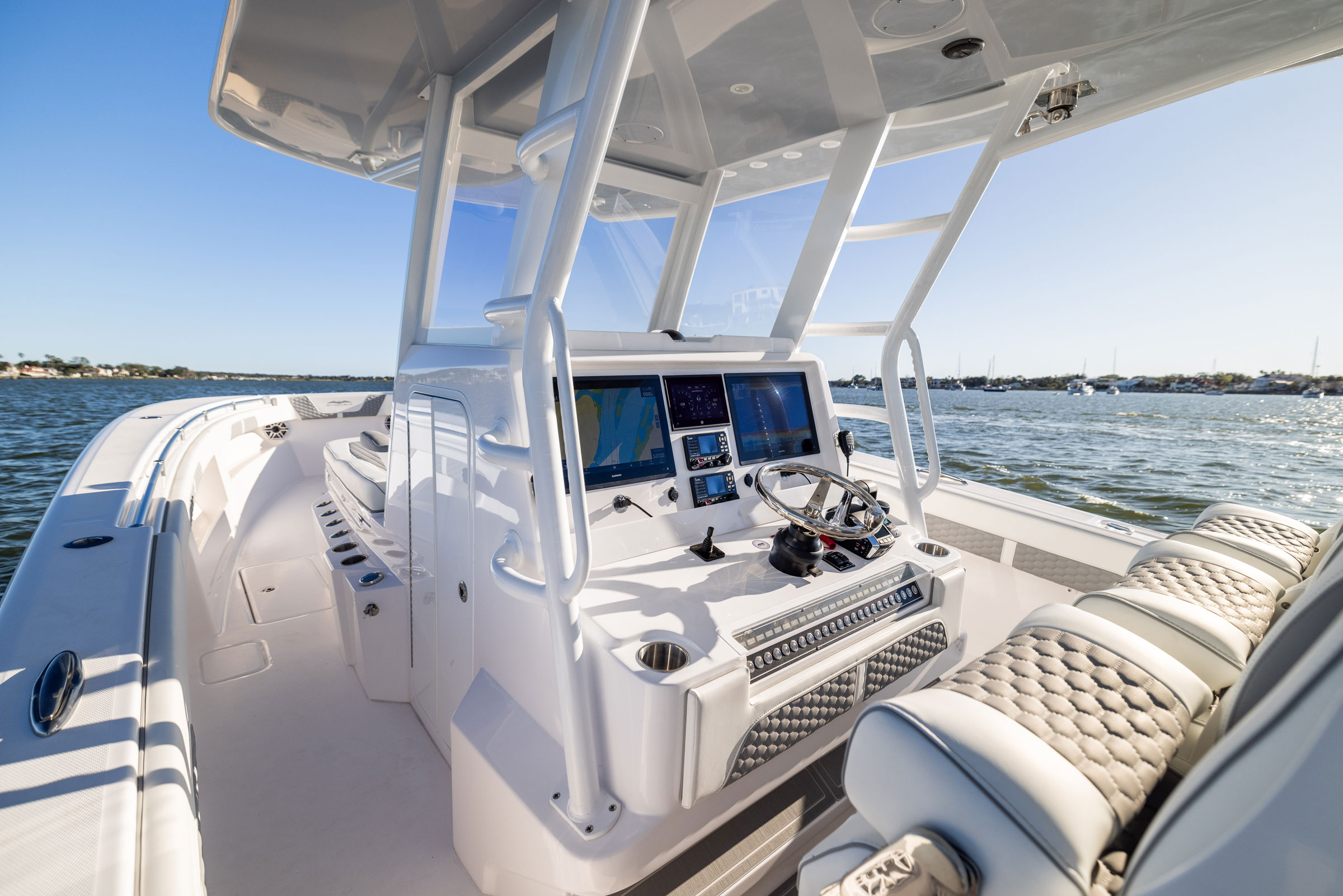 Invincible 39 Monohull Center Console Boat